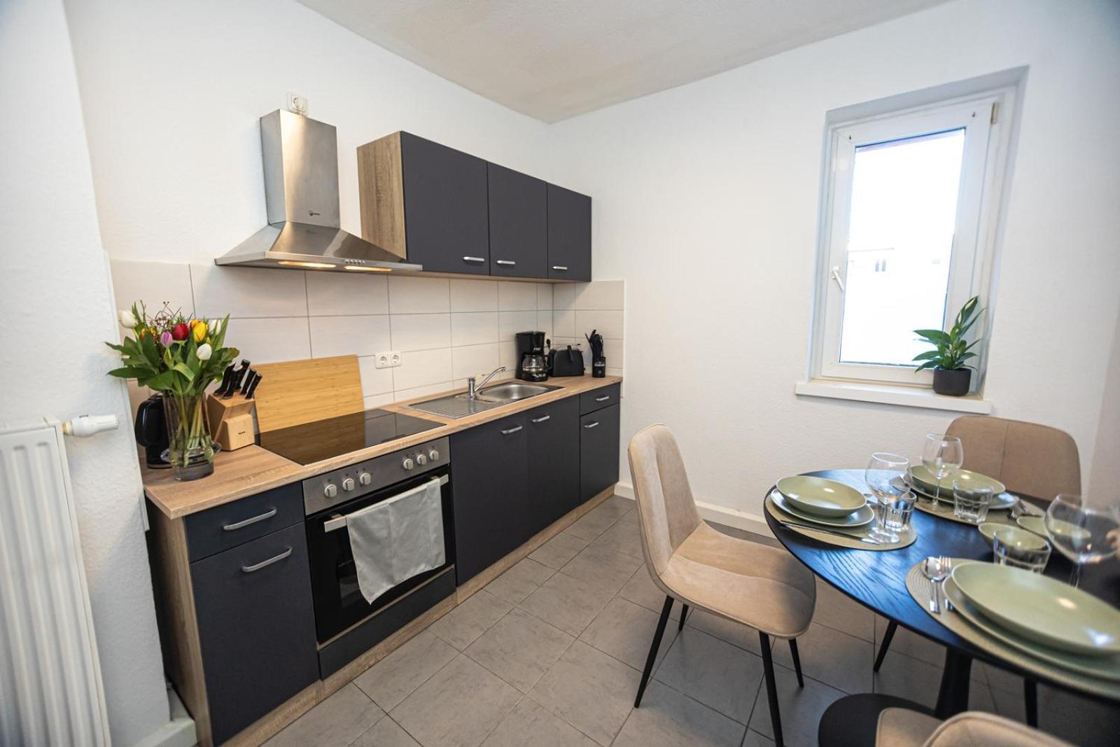 Blossfeld-Apartments Geraeumige Stadtoase Mitten Im Zentrum Mit 3 Schlafzimmern, Gratis Parkplatz, W-Lan, Netflix Jena Exterior photo