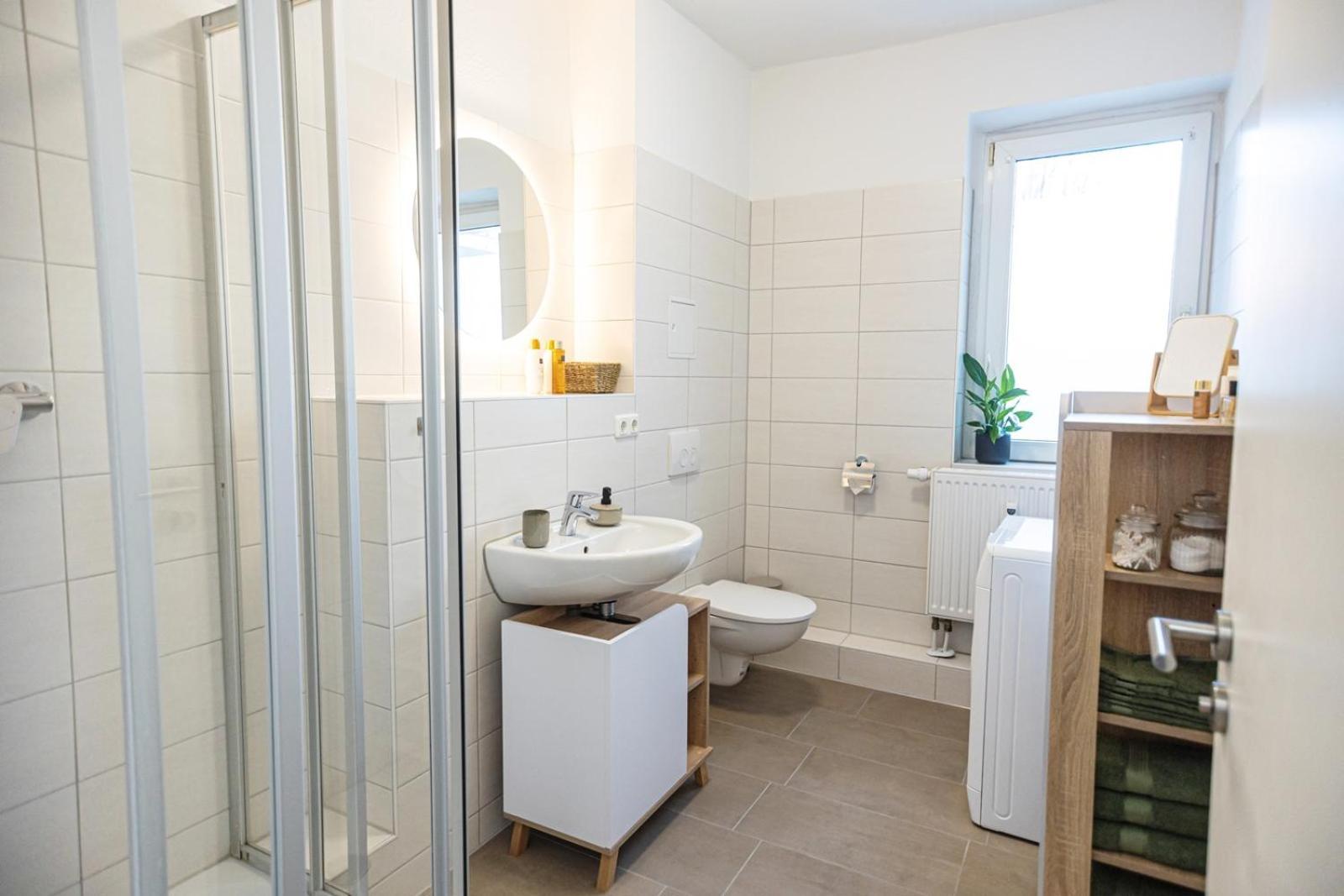 Blossfeld-Apartments Geraeumige Stadtoase Mitten Im Zentrum Mit 3 Schlafzimmern, Gratis Parkplatz, W-Lan, Netflix Jena Exterior photo